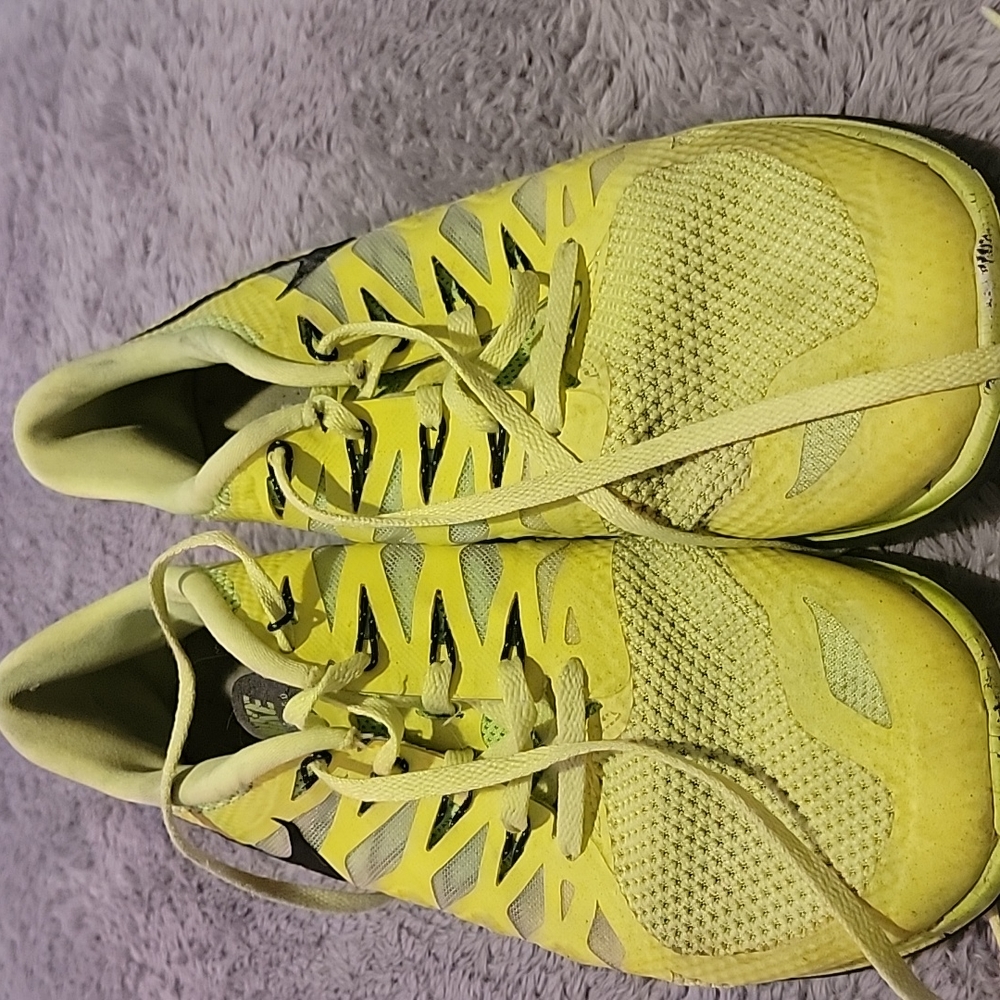 Nikes - Picture 3 of 4